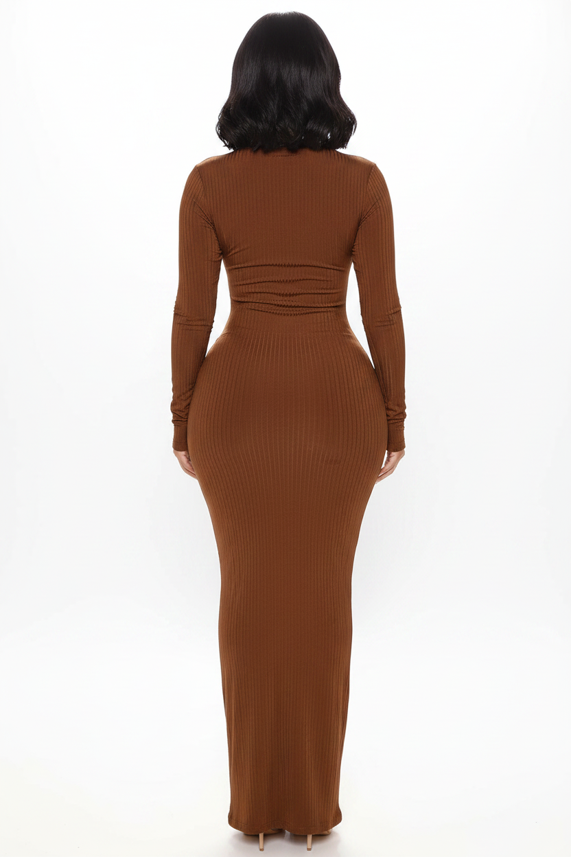 Vestido marrón - espalda brazos relajados