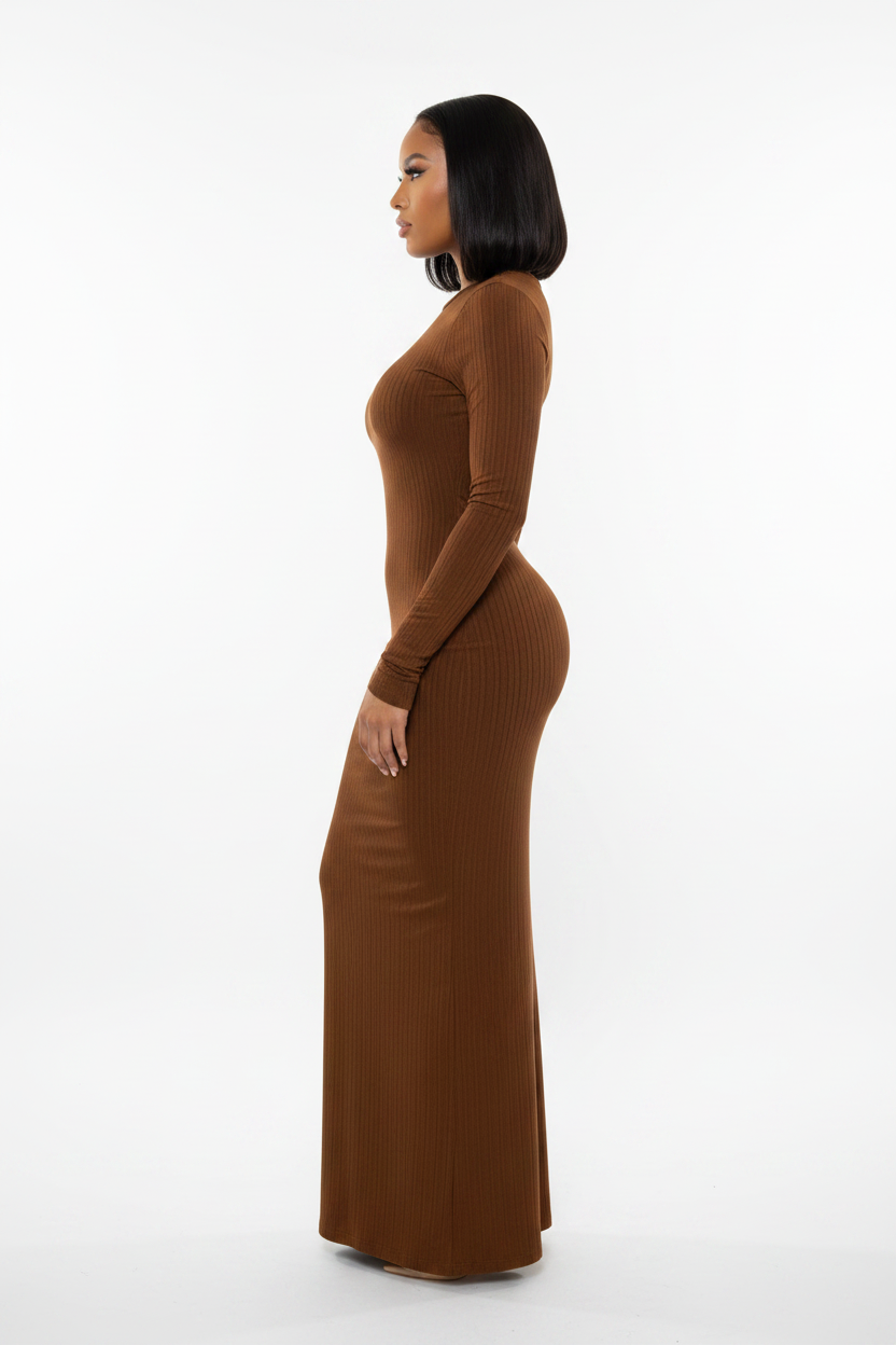 Vestido marrón - perfil brazos relajados